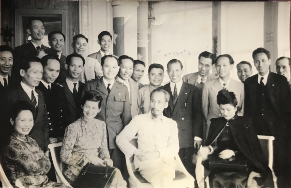 On the left of Ho Chi Minh. Behind her, Pham Van Dong. Paris 1946